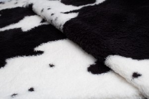 Minky Plush Drukowany Krówka Czarny
